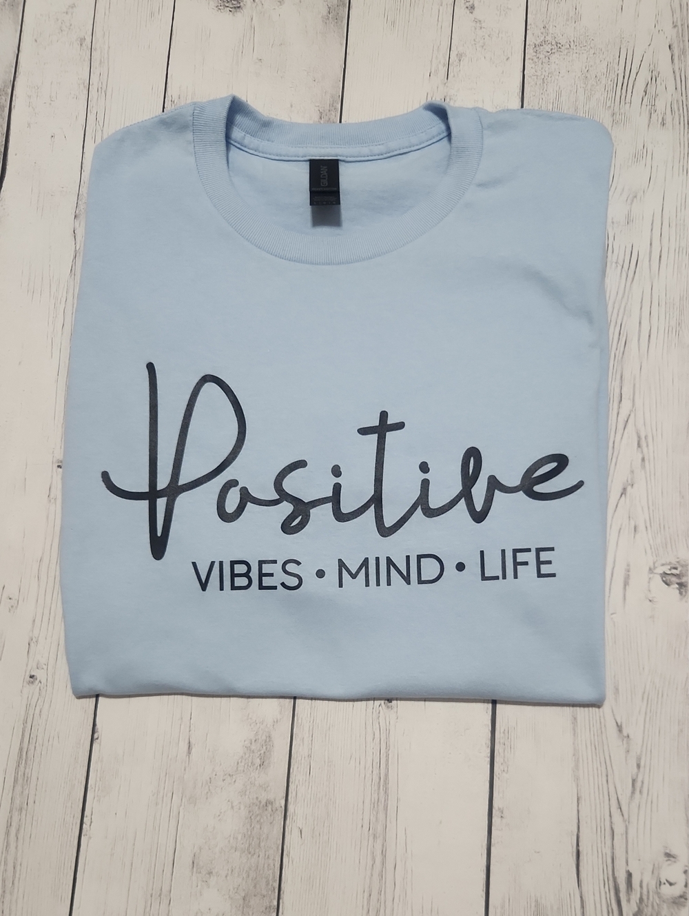 NWOT Gildan Large Sky Blue "Positive •Vibes•Mind•Life" Short Sleeve T Shirt